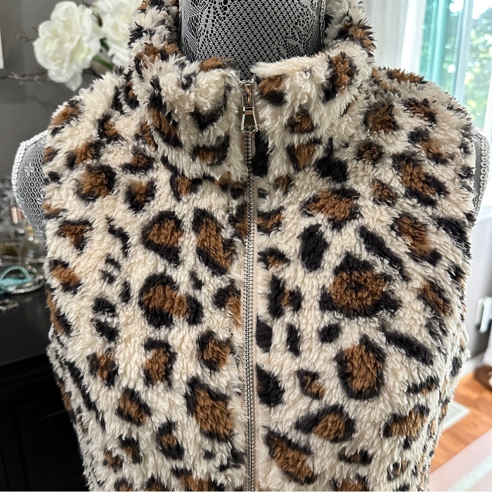 Lomon Leopard Print Faux Fur Fuzzy Zip Vest – Size Medium - Picture 5 of 16